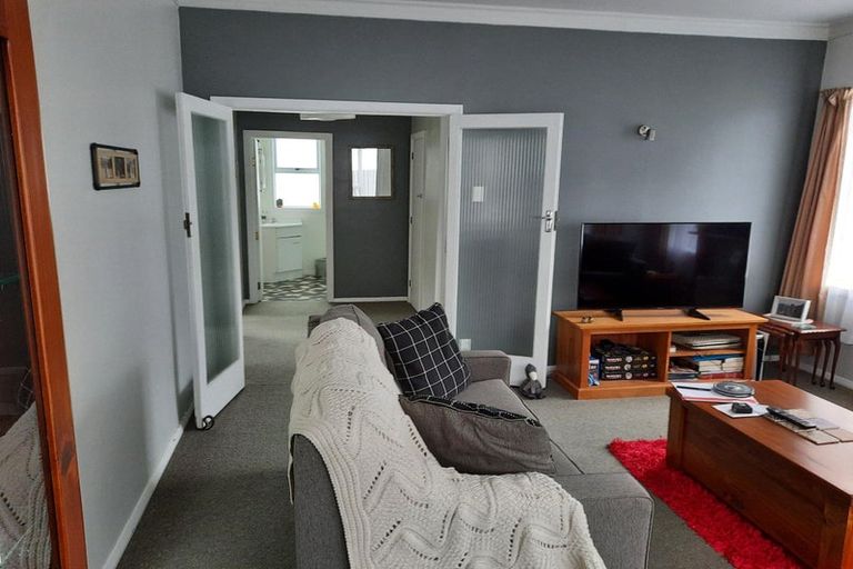 Photo of property in 30 Lincoln Avenue, Tawa, Wellington, 5028