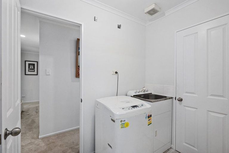 Photo of property in 5 Springwater Vale, Unsworth Heights, Auckland, 0632