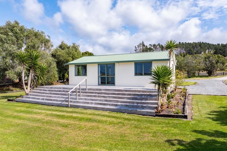 Photo of property in 585 Cove Road, Waipu, 0582
