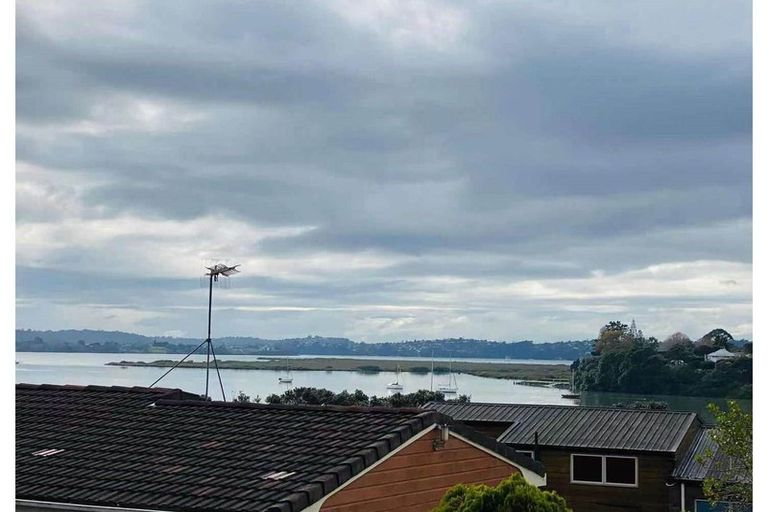 Photo of property in 1 Realm Place, Massey, Auckland, 0614