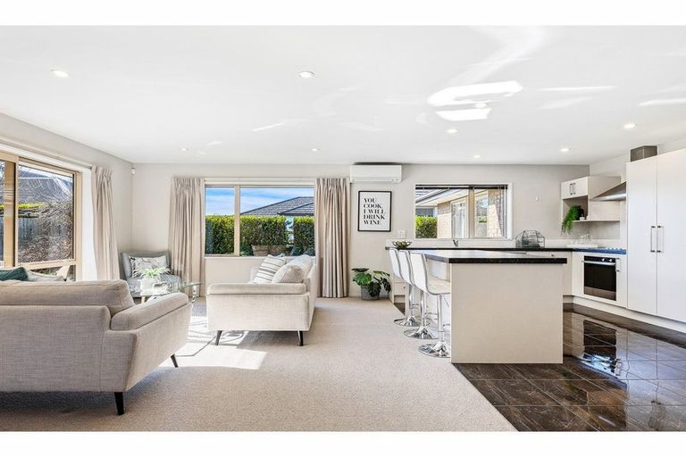 Photo of property in 10 Oakdene Place, Halswell, Christchurch, 8025