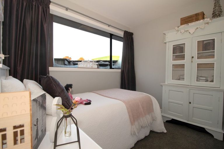 Photo of property in 17 Hawthornden Road, Avonhead, Christchurch, 8042