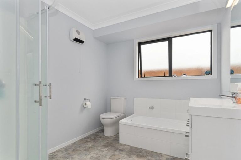 Photo of property in 16 Macloughlin Drive, Te Puke, 3119