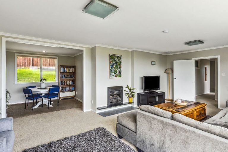 Photo of property in 51 Kakariki Grove, Waikanae, 5036