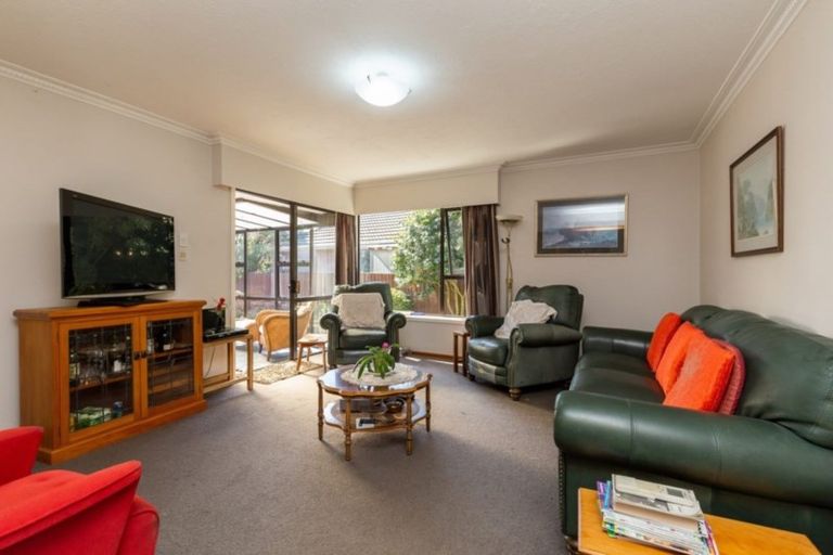 Photo of property in 11 Oriana Crescent, Hornby, Christchurch, 8042