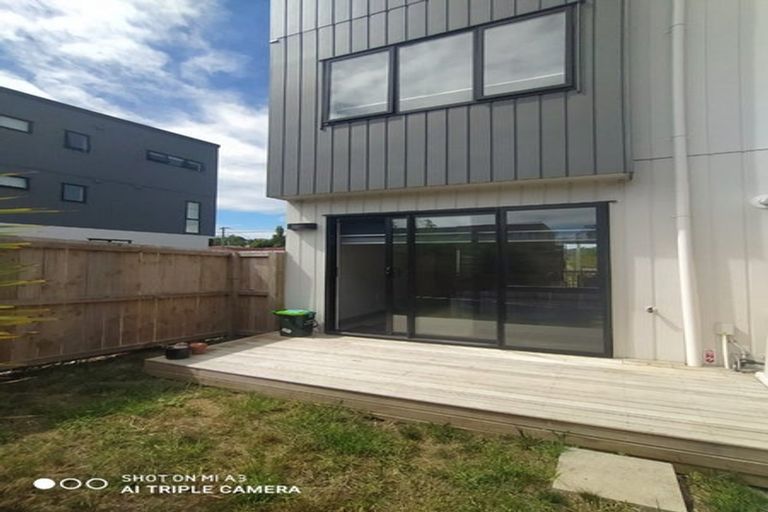 Photo of property in 2/41 Routley Drive, Glen Eden, Auckland, 0602