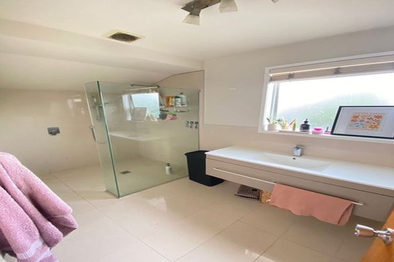 Photo of property in 9 Cockayne Crescent, Sunnynook, Auckland, 0620