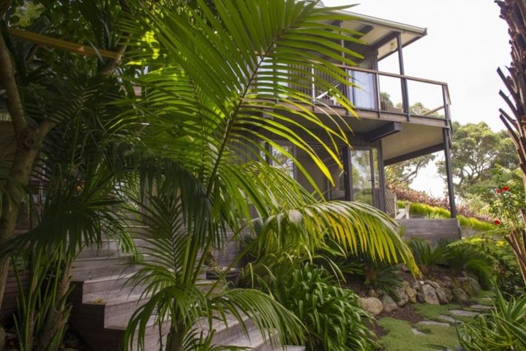 Photo of property in 40 Tutaritari Road, Hahei, Whitianga, 3591