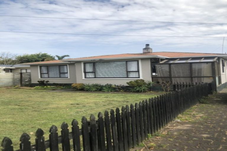 Photo of property in 17 Matapouri Road, Mangere Bridge, Auckland, 2022