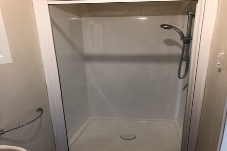 Photo of property in 6/4 Keeling Road, Henderson, Auckland, 0612