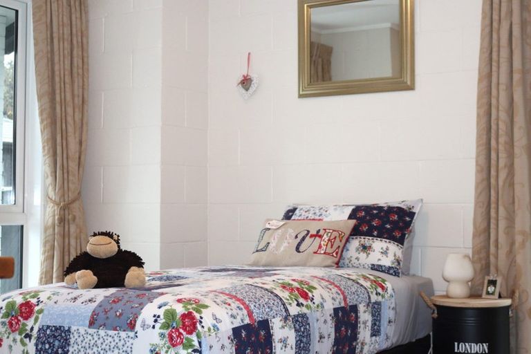 Photo of property in 18 Kauri Road, Waikanae, 5036