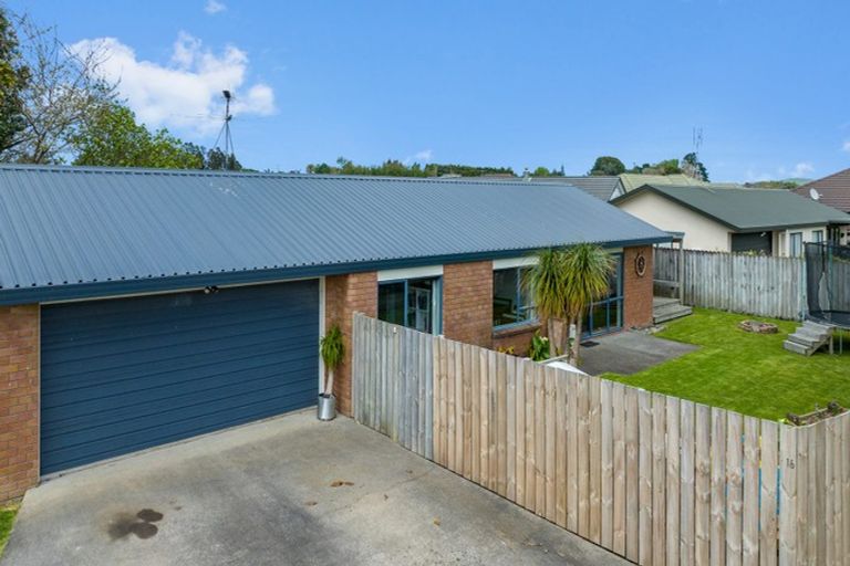 Photo of property in 16 O'sullivan Place, Waiuku, 2123