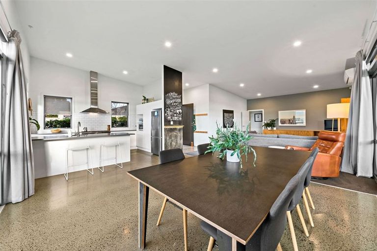 Photo of property in 12b Chapman Road, Te Atatu Peninsula, Auckland, 0610