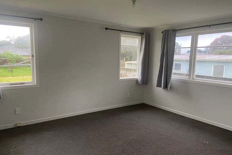 Photo of property in 2b Springbank Lane, Te Atatu Peninsula, Auckland, 0610