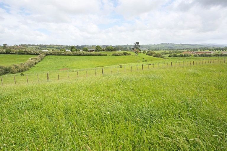 Photo of property in 2 Dromgools Road, Tuakau, 2121