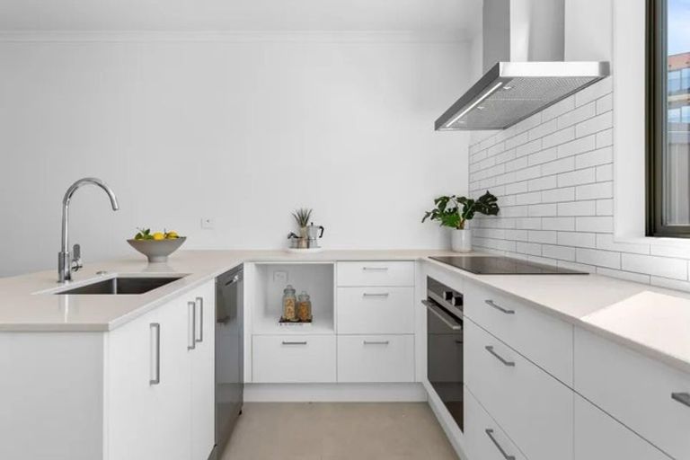 Photo of property in 16 Hema Road, Hobsonville, 0616