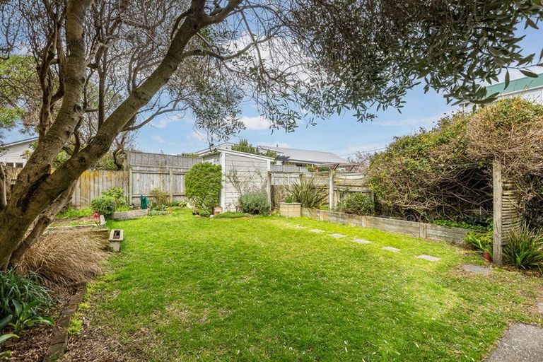 Photo of property in 107 Onepu Road, Lyall Bay, Wellington, 6022