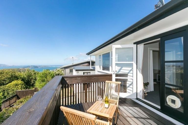 Photo of property in 14 Ruskin Road, Newlands, Wellington, 6037