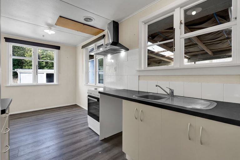 Photo of property in 21 Miro Street, Merrilands, New Plymouth, 4312