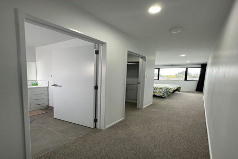 Photo of property in 33 Eileen Newey Place, Henderson, Auckland, 0612