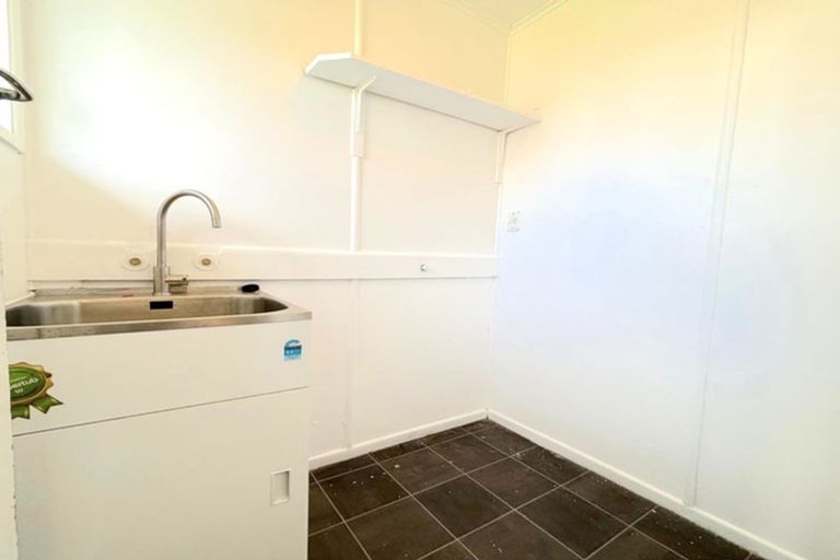 Photo of property in 14 Tranent Road, Mangere, Auckland, 2022