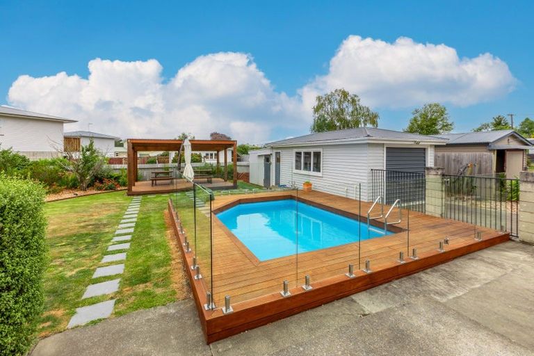 Photo of property in 18 Woburn Street, Waipukurau, 4200