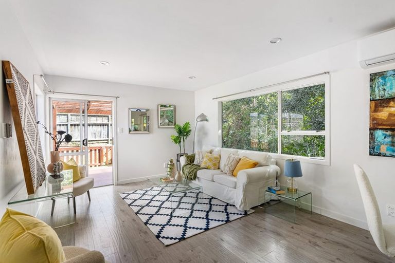 Photo of property in 16 Dunraven Place, Torbay, Auckland, 0630