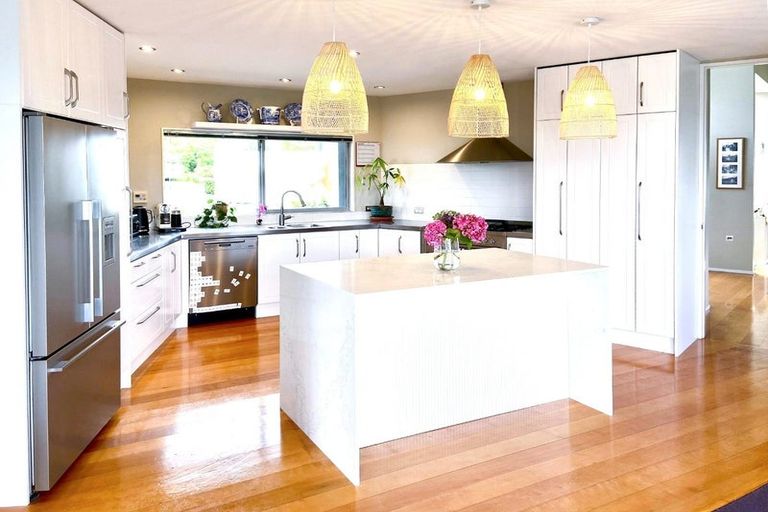 Photo of property in 9 Caughley Grove, Karori, Wellington, 6012