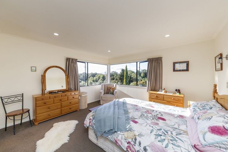 Photo of property in 15 Greenwood Place, Fitzherbert, Palmerston North, 4410