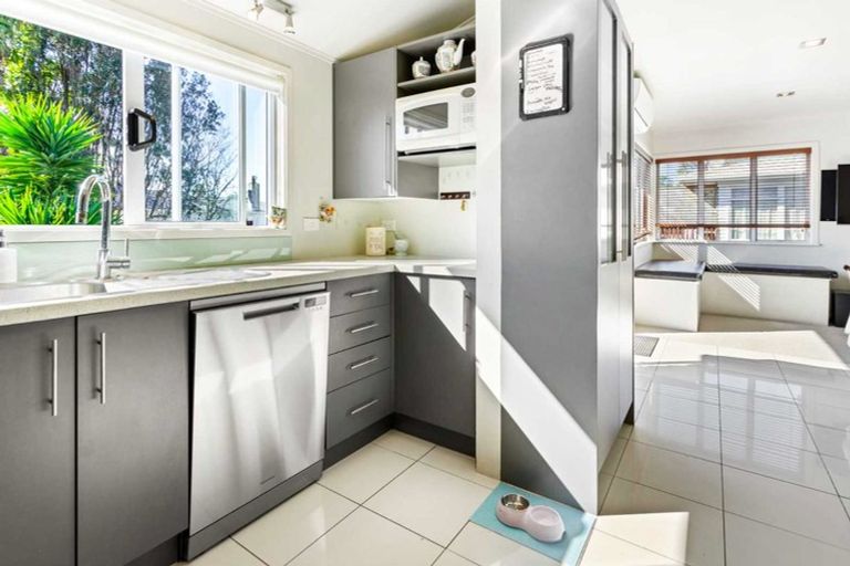 Photo of property in 53 Taikata Road, Te Atatu Peninsula, Auckland, 0610