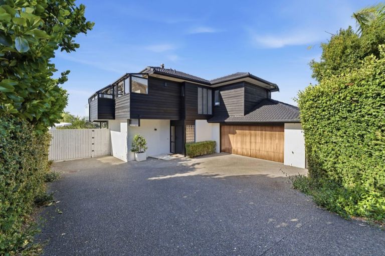 Photo of property in 2/11 Seaview Road, Castor Bay, Auckland, 0620