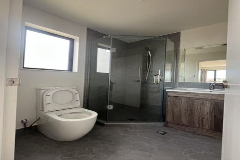 Photo of property in 2/39 Dale Crescent, Pakuranga, Auckland, 2010