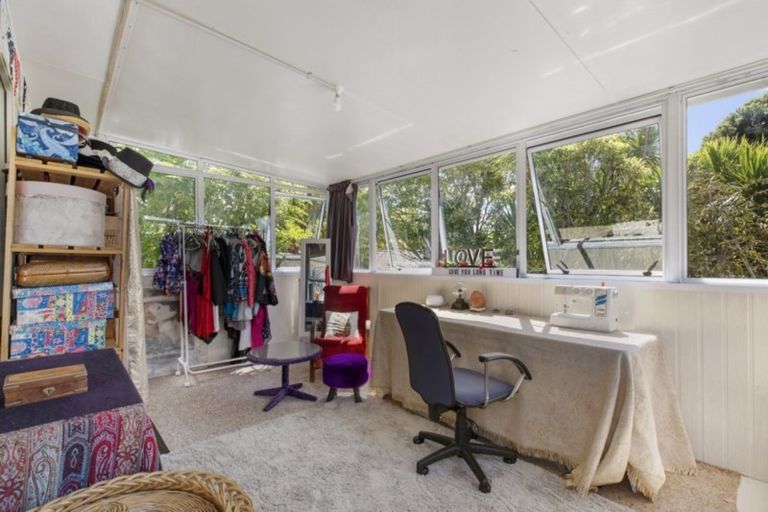 Photo of property in 18 George Herring Place, Glen Eden, Auckland, 0602