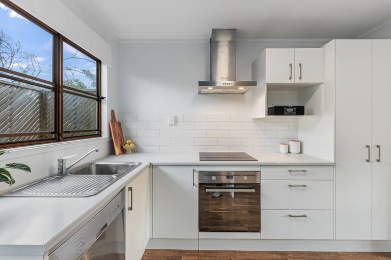 Photo of property in 3/9 Fuchsia Place, Birkdale, Auckland, 0626