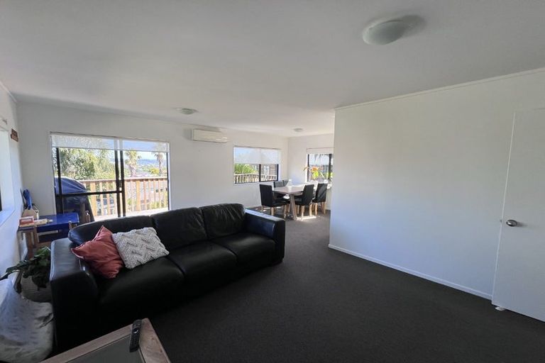 Photo of property in 14 Royalty Rise, Red Beach, 0932