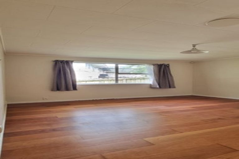 Photo of property in 31 Normanton Street, Glenfield, Auckland, 0629