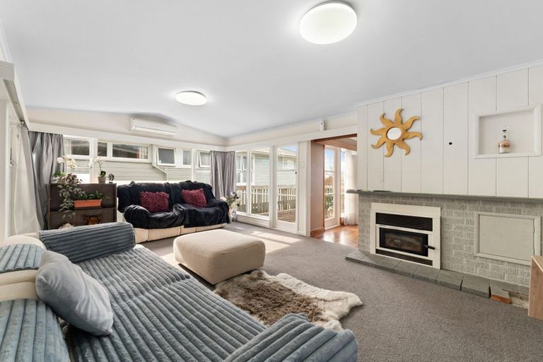 Photo of property in 6 Merville Avenue, Te Atatu South, Auckland, 0610