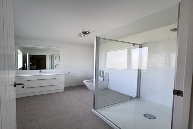Photo of property in 88 Arran Drive, Orewa, 0931