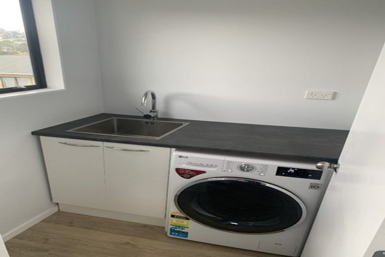 Photo of property in 5 Frosses Place, Massey, Auckland, 0614