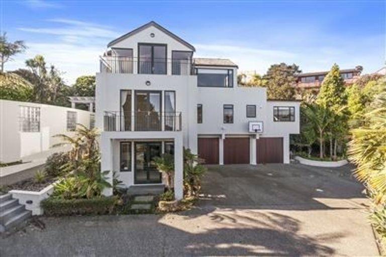 Photo of property in 16 Mayall Avenue, Beach Haven, Auckland, 0626