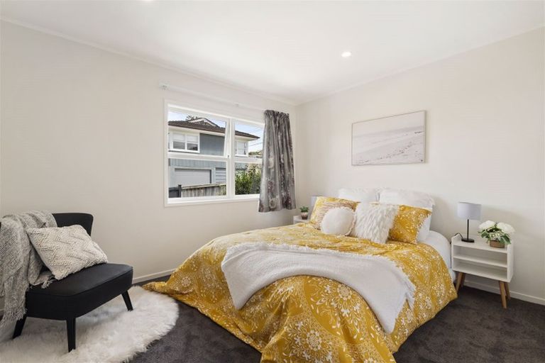 Photo of property in 2/47 Hogans Road, Glenfield, Auckland, 0629