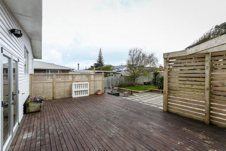 Photo of property in 27 Rospeath Crescent, Spotswood, New Plymouth, 4310