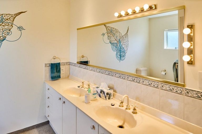 Photo of property in 4 Tombane Terrace, Papakowhai, Porirua, 5024