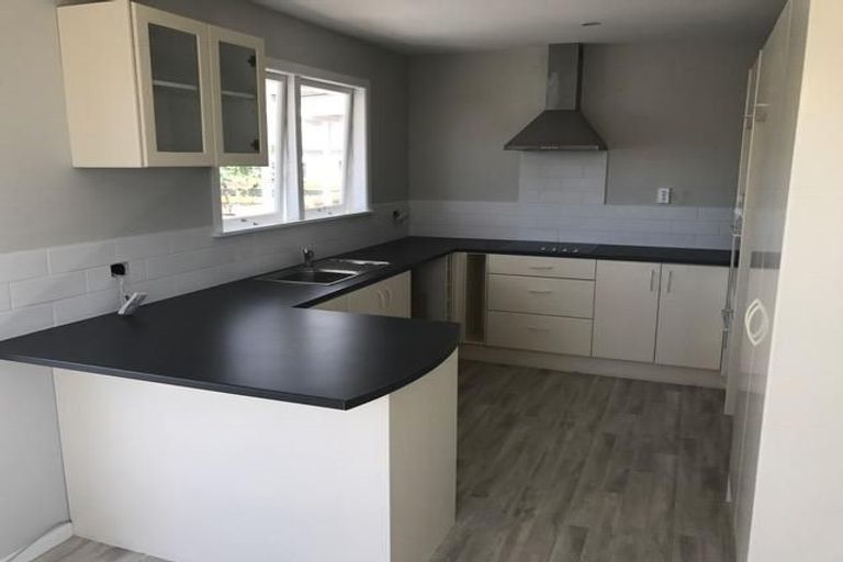 Photo of property in 61 Gloria Avenue, Te Atatu Peninsula, Auckland, 0610