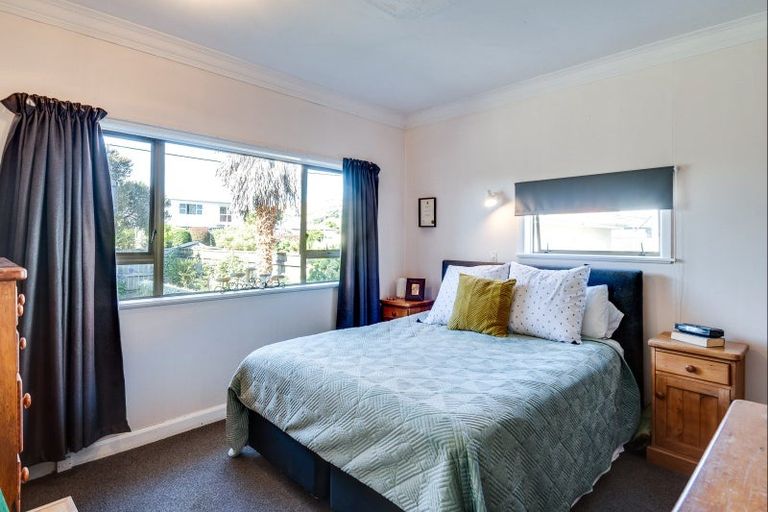Photo of property in 5 Golding Road, Taradale, Napier, 4112