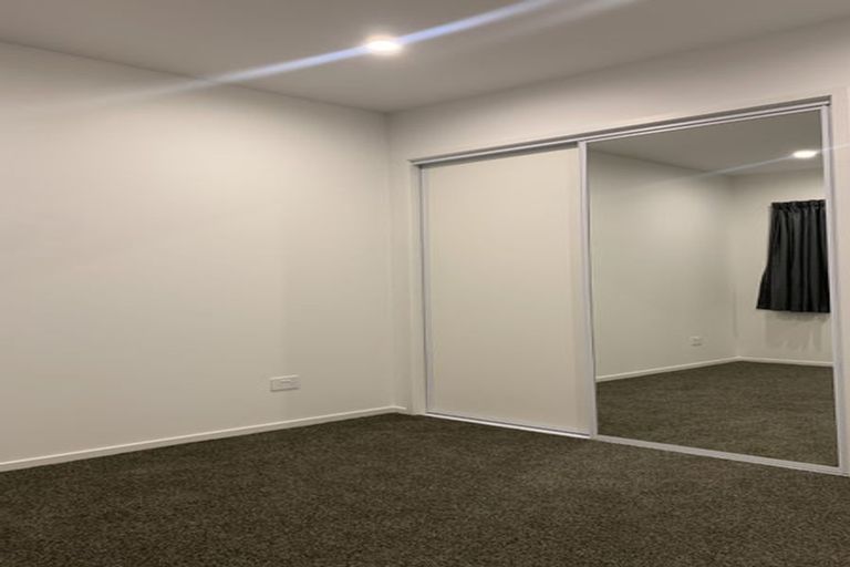 Photo of property in 4/58 Kemp Road, Massey, Auckland, 0614