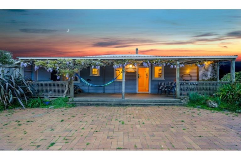 Photo of property in 203 Mangakura Road, Helensville, 0875