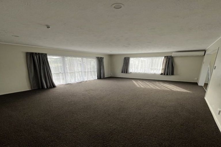 Photo of property in 17 Staithes Drive North, Whitby, Porirua, 5024