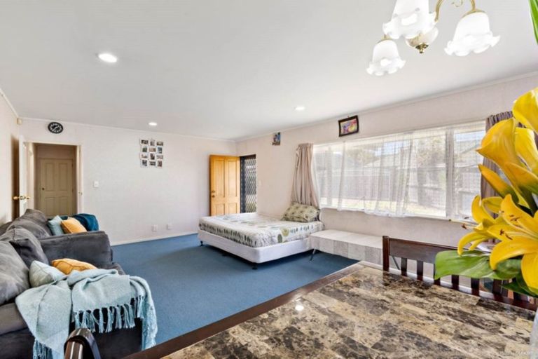 Photo of property in 111 Kindergarten Drive, Conifer Grove, Takanini, 2112