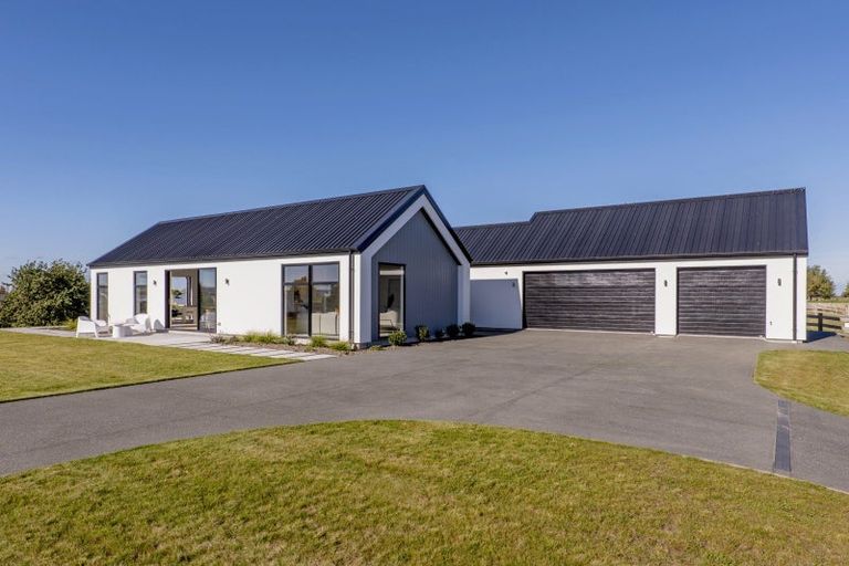 Photo of property in 14 Village Green Drive, Huntingdon, 7774